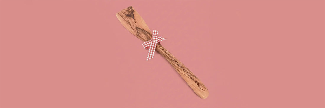 Pleiten, Pech und Pfannenwender: Zum Tag der verhinderten Köche das perfekte Schmunzel-Geschenk verschenken 🍳💛