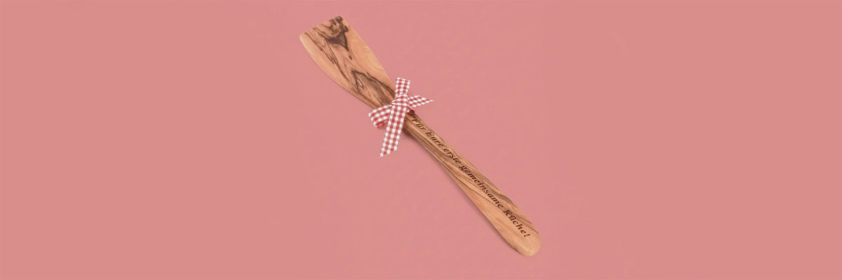 Pleiten, Pech und Pfannenwender: Zum Tag der verhinderten Köche das perfekte Schmunzel-Geschenk verschenken 🍳💛