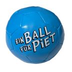Blauer Knautschball aus Kunststoff mit personalisiertem Schriftzug „Ein Ball für Piet“, als originelles Geschenk für Kinder.
