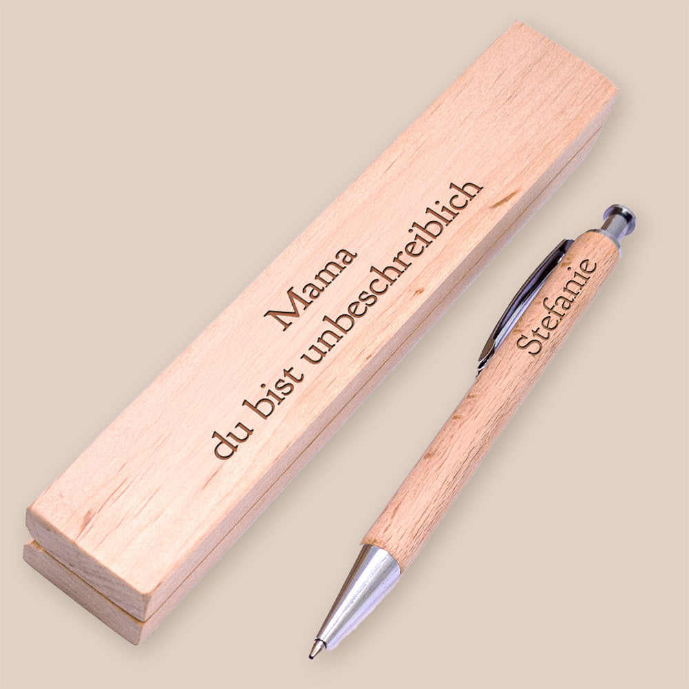 Kugelschreiber aus Holz mit individueller Lasergravur und passendem Holzetui, ideales personalisiertes Geschenk zum Muttertag.