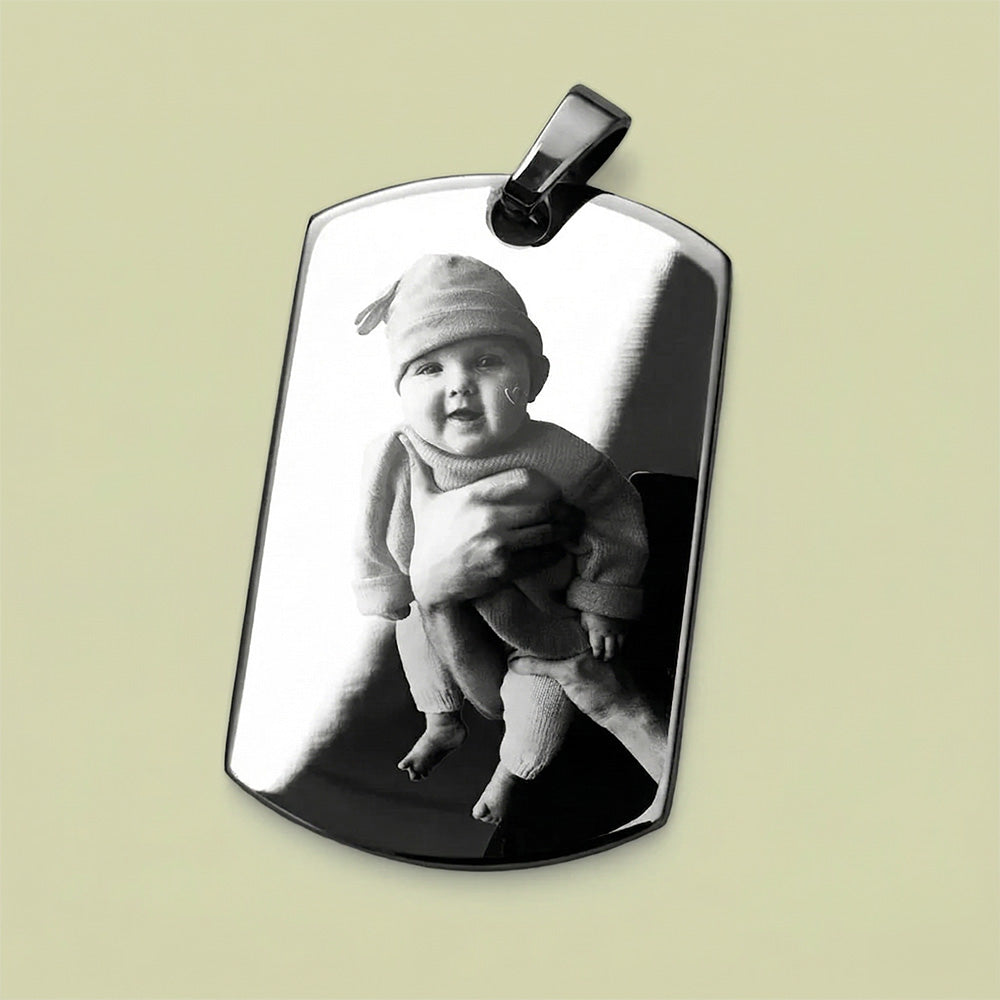 Hochglänzender Kettenanhänger aus Edelstahl mit individueller Fotogravur, persönliches Geschenk für besondere Momente und Anlässe.