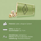 Olivegrüner personalisierter Würfelbecher, mit Motiv und verschiedenen Personalisierungsmöglichkeiten und Details zur Beschaffenheit des Würfelbechers