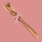 Pfannenwender mit Gravur aus Olivenholz