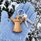 Schutzengel Schlüsselanhänger aus Olivenholz mit Gravur | Weihnachtsgeschenk
