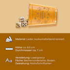 Lederner Würfelbecher in Kurkuma mit persönlicher Lasergravur, inklusive fünf Würfeln, ideal als individuelles Geschenk für Spieleabende.