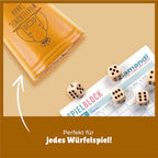 Würfelbecher aus lackiertem Kurkuma-Leder mit Lasergravur, inklusive fünf Würfeln und personalisierbarer Gestaltung als Geschenk.