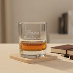 Klares Whiskyglas aus Glas mit individueller Lasergravur, persönliches Geschenk für Genießer, ideal für besondere Anlässe und Männer.
