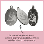 Silberner personalisierbarer Kettenanhänger mit Fotogravur und unterschiedlichem Lichteinfall