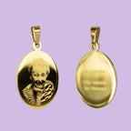 Vergoldeter Kettenanhänger aus Chirurgenstahl mit fein lasergraviertem Foto und persönlicher Inschrift, ideales Geschenk zum Muttertag.