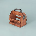 Personalisierter Bierträger aus Holz mit Lasergravur, integriertem Flaschenöffner, ideal als Geschenk zum Vatertag.