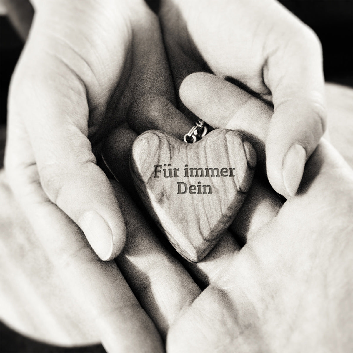 Olivenholz HERZ mit Gravur | Schlüsselanhänger