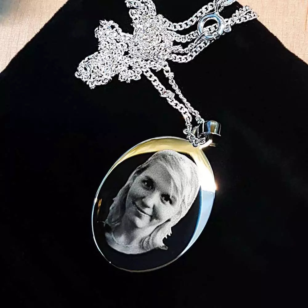 Kettenanhänger mit Fotogravur | Ovaler Anhänger Gravur
