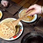 Pfannenwender mit Gravur aus Olivenholz