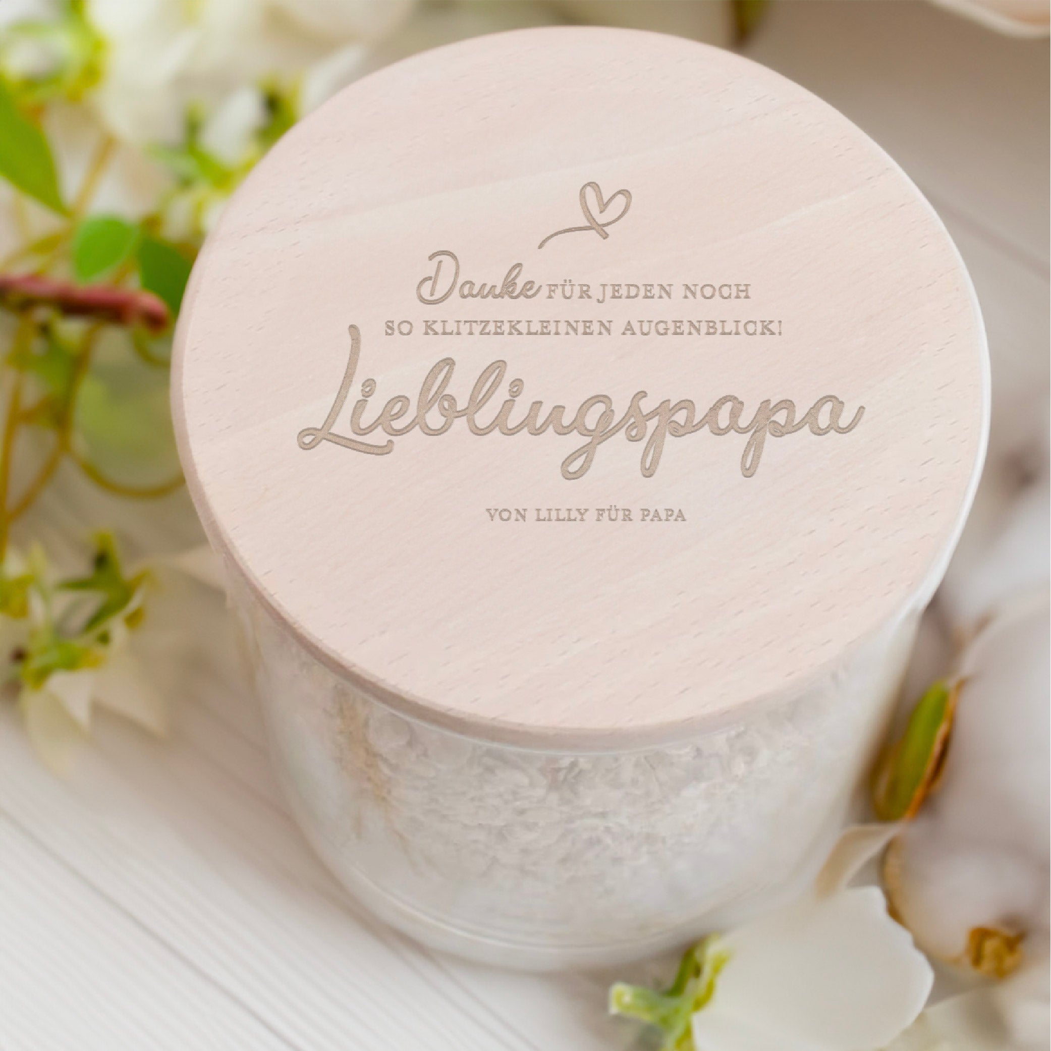 Graviertes Vorratsglas mit Holzdeckel, mit dem Motiv Lieblingspapa und persönlicher Botschaft 